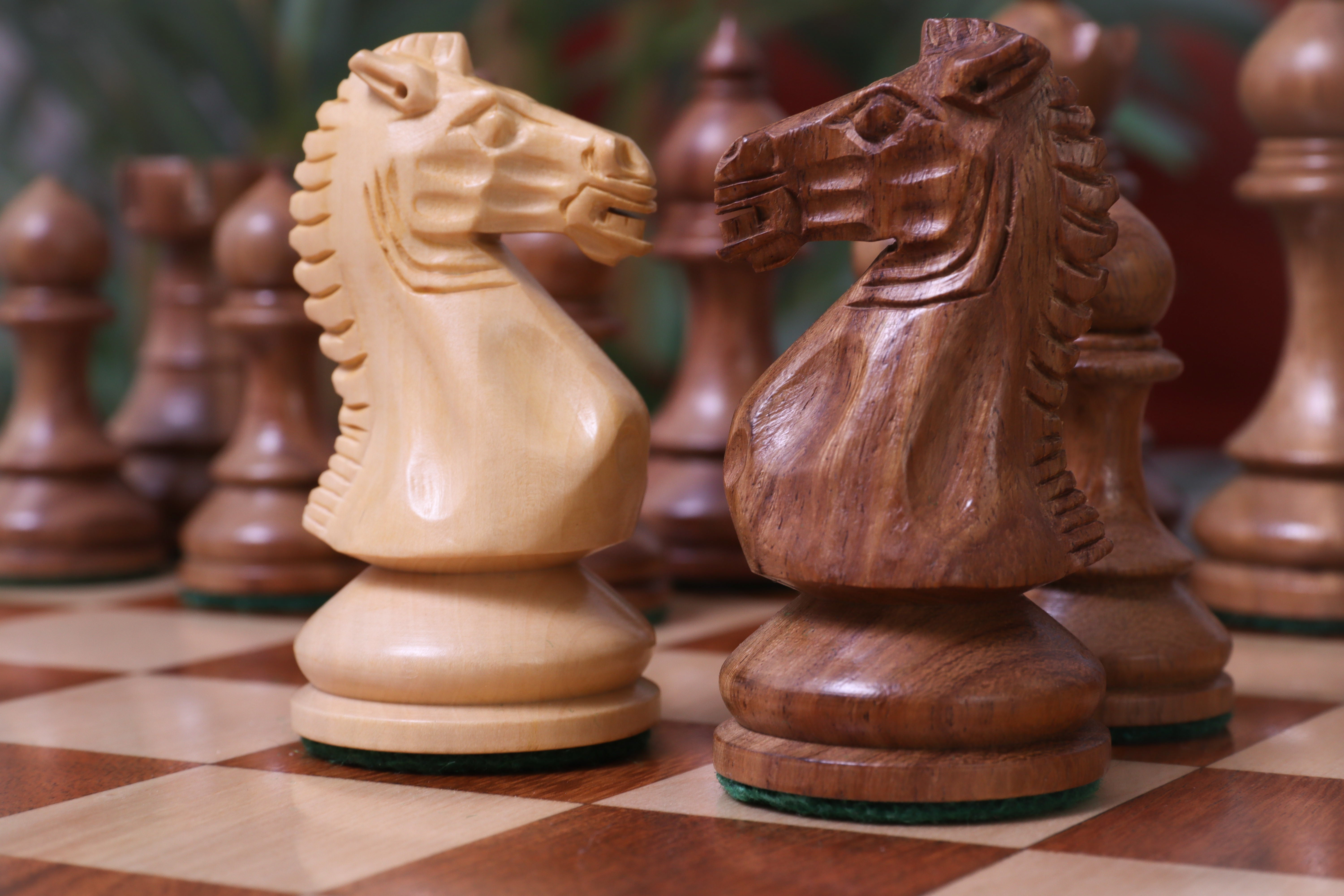 3.75" Taj Series Schachfiguren aus Palisander & Buchsbaum