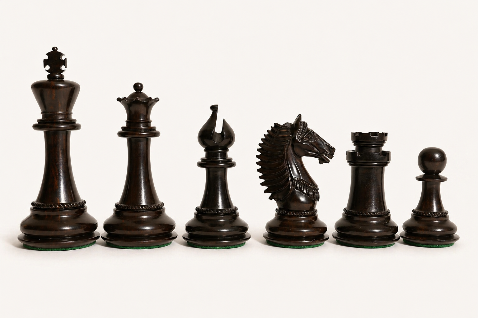 Bellagio Luxury 4.5" Ebony & Boxwood Chess Pieces